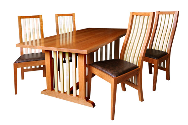 2種類の無垢材を組み込ませたコントラストの美しい手作り家具・Dining Setダイニングセット”ウルフィ”